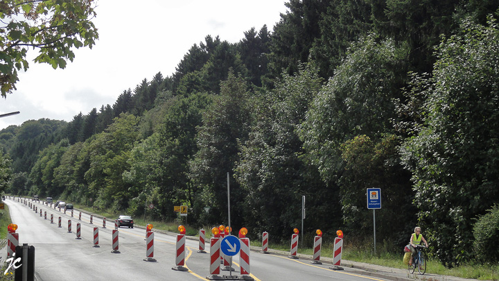 à fond la caisse en freinant !!!