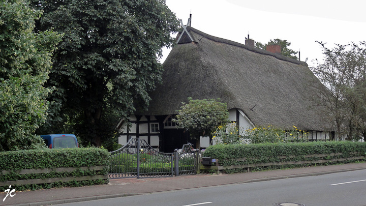 le toit de chaume, une belle chaumière à Hüde