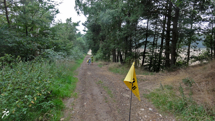 la piste de pierres et sables