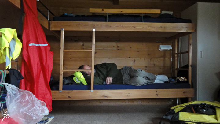 c'est pas possible ! il passe son temps à roupiller