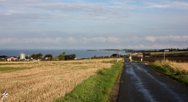 après la descente, la montée avec la mer Baltique en fond