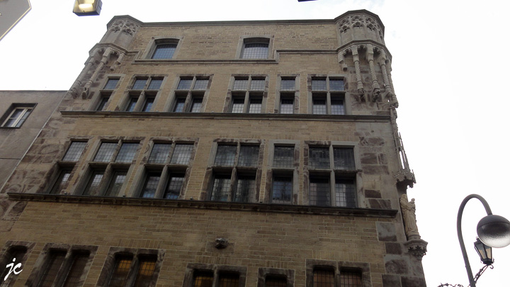 der Gürzenich ist eine Festhalle (la salle des fêtes Gürzenich à Cologne)