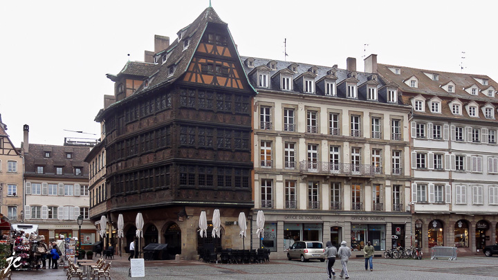 devant la cathédrale