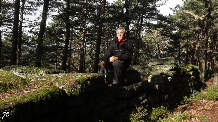 Jean-Claude sur le mur païen