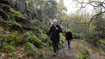 Simone et Ghislaine sur le sentier du château de Guirbaden