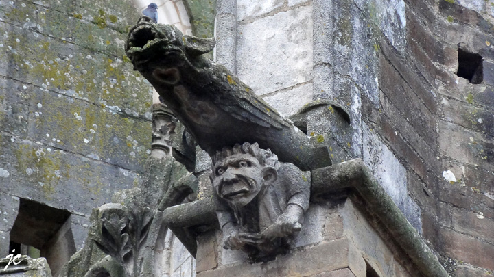 une gargouille de l'église de Saint Pére