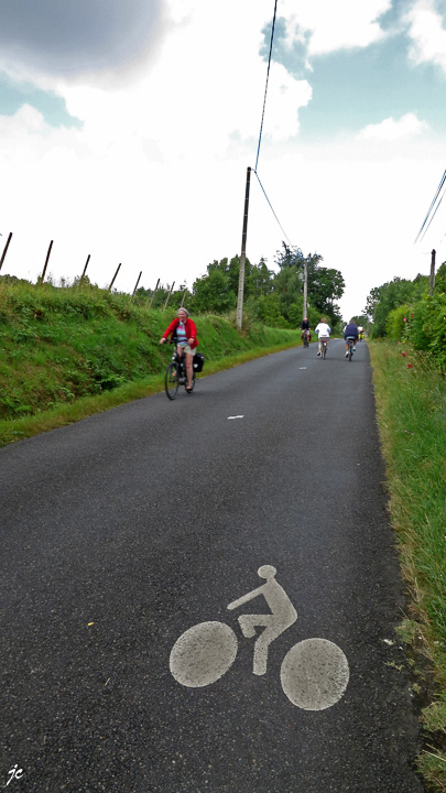 le passage des 100 km à l'entrée de Saint Rémy la Varenne