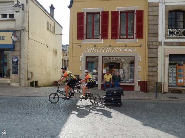 le tandem dans la rue Brémond d'Ars