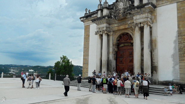 devant la bibliothèque de l'universidade de Coimbra