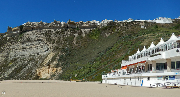 sur la plage de Nazaré