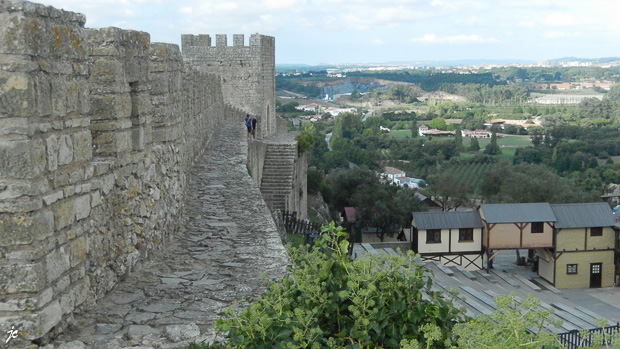 le chemin de ronde sur les remparts d'Obidos