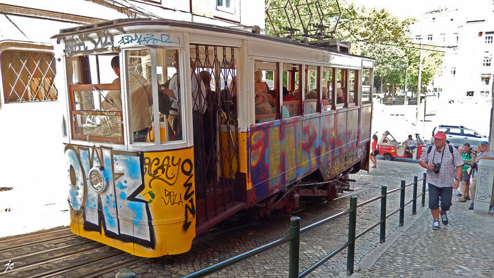 le funiculaire de Glória, en portugais : ascensor da Glória