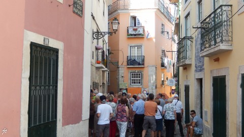 promenade dans la vieille ville de Lisbonne