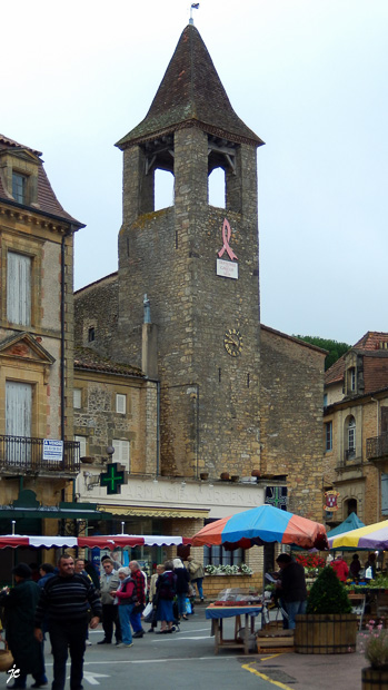le marché et l'église à Belvès
