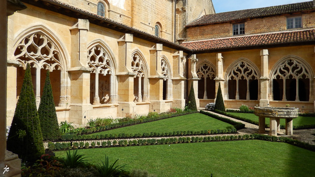 le cloître de l'abbaye de Cadouin