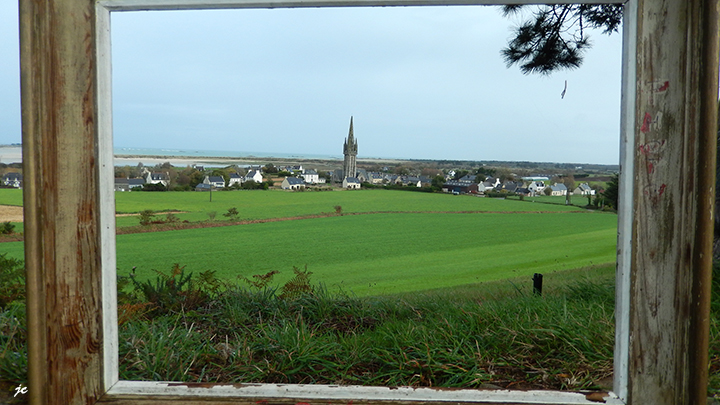 un cadre à la disposition du photographe à Goulven