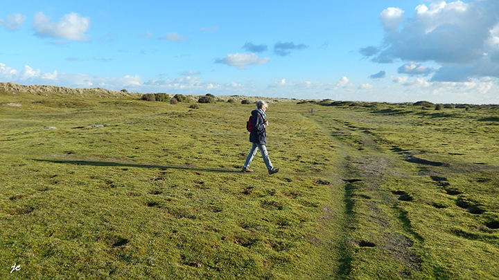Simone dans les dunes de Keremma