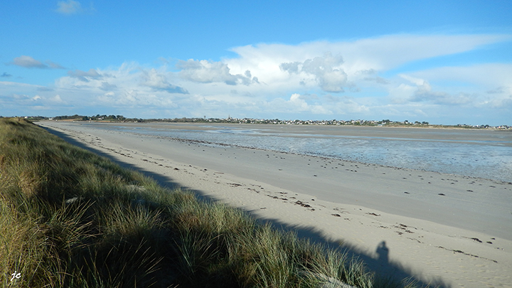 la plage dans la baie de Goulven