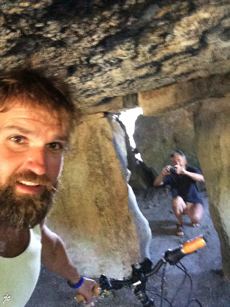 Fabio et J-C sous le dolmen