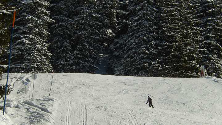 Théo sur la piste bleue Maxime