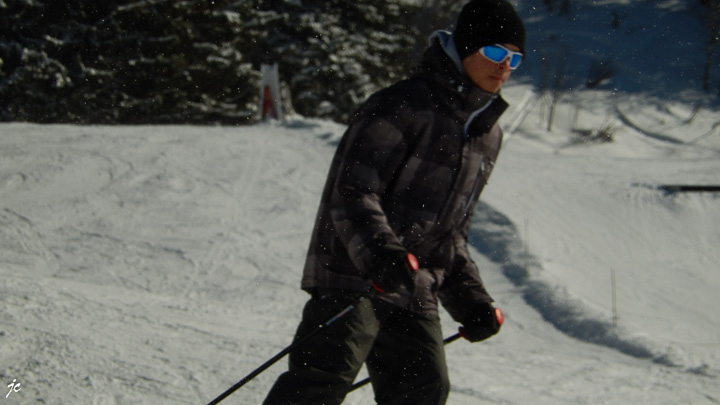 Théo sur la piste bleue Maxime
