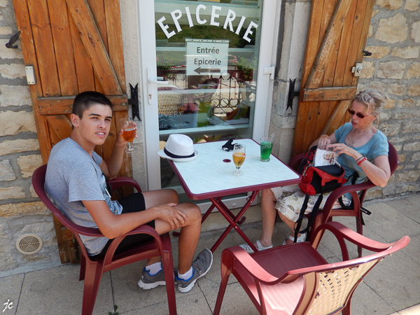 la halte boisson fraîche à Laissey