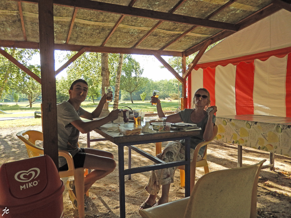 Théo et mamie : santé !