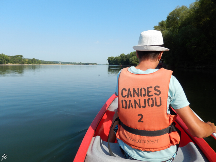 la bouée verte à gauche et la bouée rouge à droite