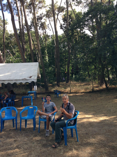 JC et Théo dans le parc Anjou Aventure à Ecouflant