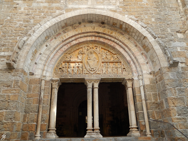 le tympan de l'église du château des Doyens (XVIème siècle) à Carennac