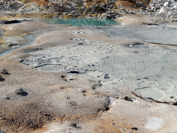 dans la zone hydrothermale de Bumpass Hell dans le Lassen Volcanic National Park