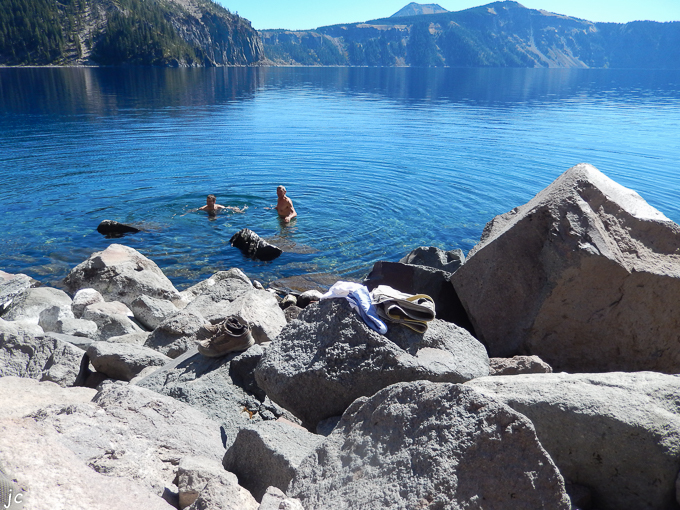 la baignade de Cyril et jc dans Crater Lake
