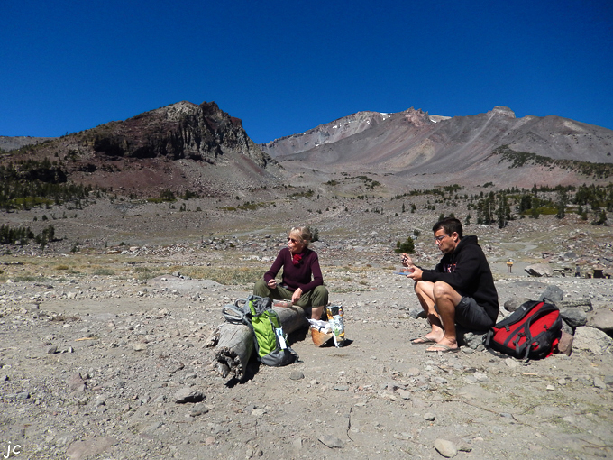 Simone et Cyril au pied du mont Shasta