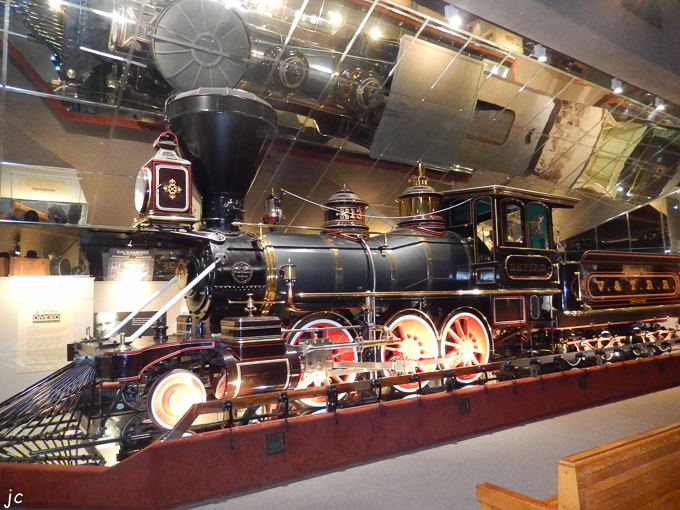la locomotive à vapeur type 130 dans le musée du chemin de fer à Sacramento