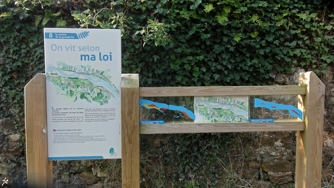 sur le sentier d'interprétation de Saint Rémy la Varenne