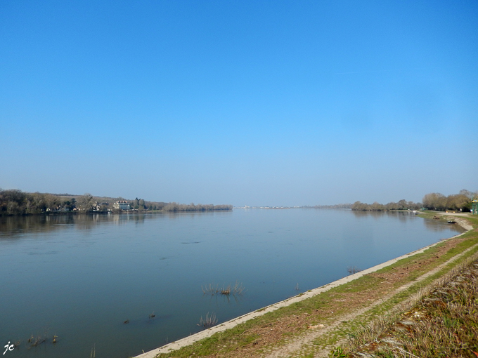 l'abbaye de Saint Maur et la Loire à Port Saint Maur