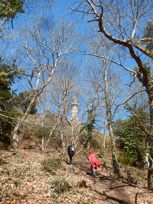 Ghislaine et Simone sur la montée vers la tour de Kerroc'h (la