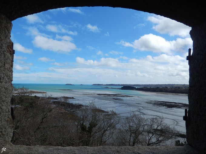dans la tour de Kerroc'h (la rando "sur les pas des islandais")