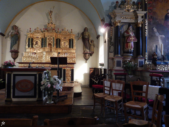 dans la chapelle de Perros Hamon (la rando "sur les pas des isla
