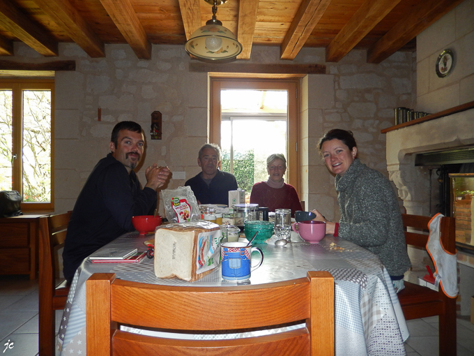 Simone, jc, Cathy et Jeff au petit déjeuner à La Genaudière