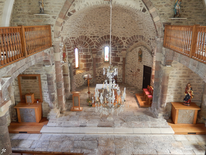 dans l'église de Luc