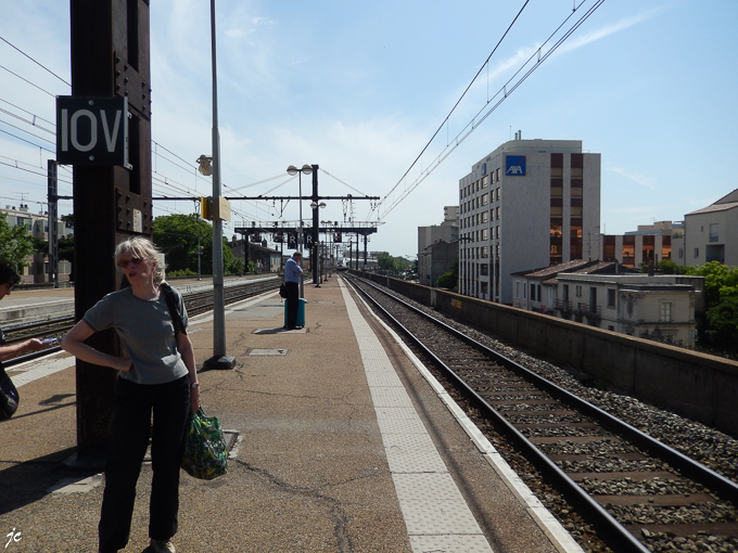 dans la gare de Nîmes