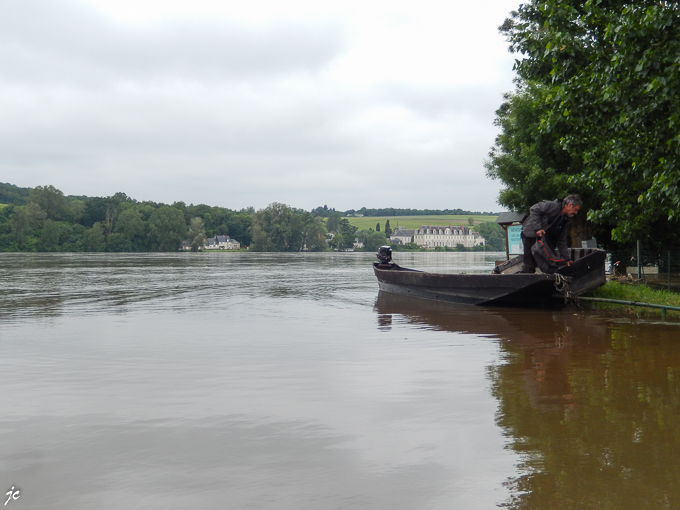 à Port St Maur avec vue sur l'abbaye de St Maur