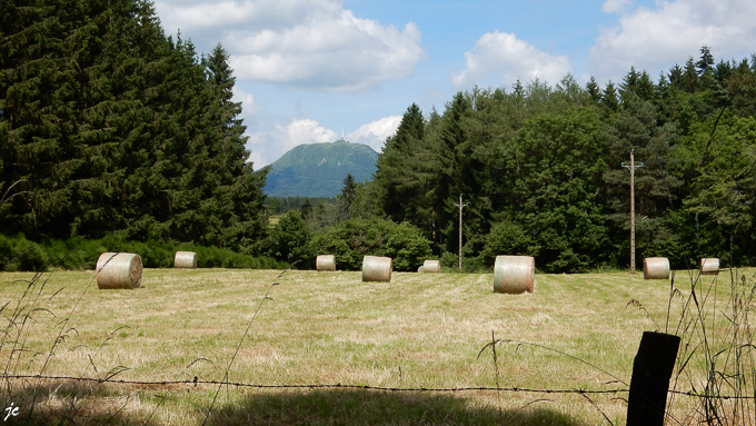 le Puy de Dôme vu de Bravant