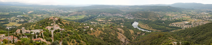 le panorama nord-est vu du rocher de Sampzon