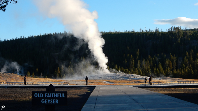 dans le Yellowstone national park, Old Faithfull geyser