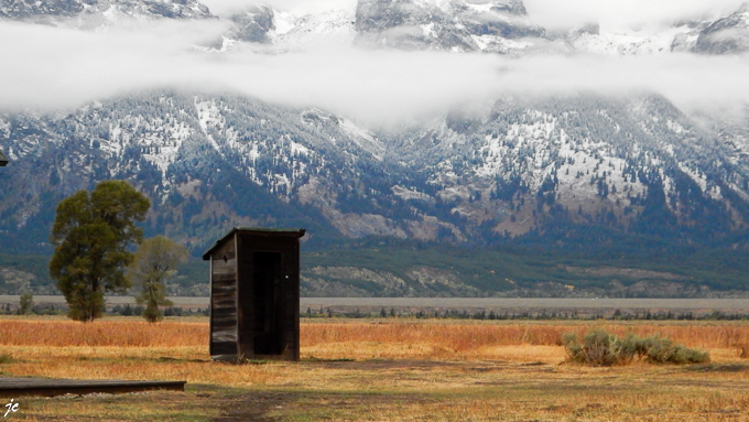 sur la Antelope Flats road à Gros Ventre, Mormon Row a été fondée par les colons mormons dans les années 1890 qui se sont déplacés dans la zone de Jackson Hole