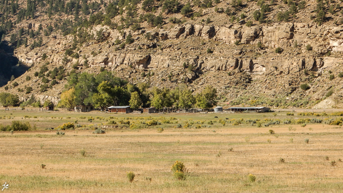 sur la 9 Mile Canyon road dans le comté de Duchesne en Utah, la ferme dans le canyon