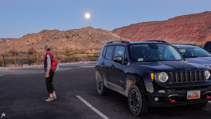 dans Arches National park, Delicate Arch trailhead parking lot à 20h