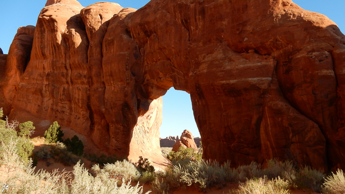 dans Arches National park, Pine Tree Arch